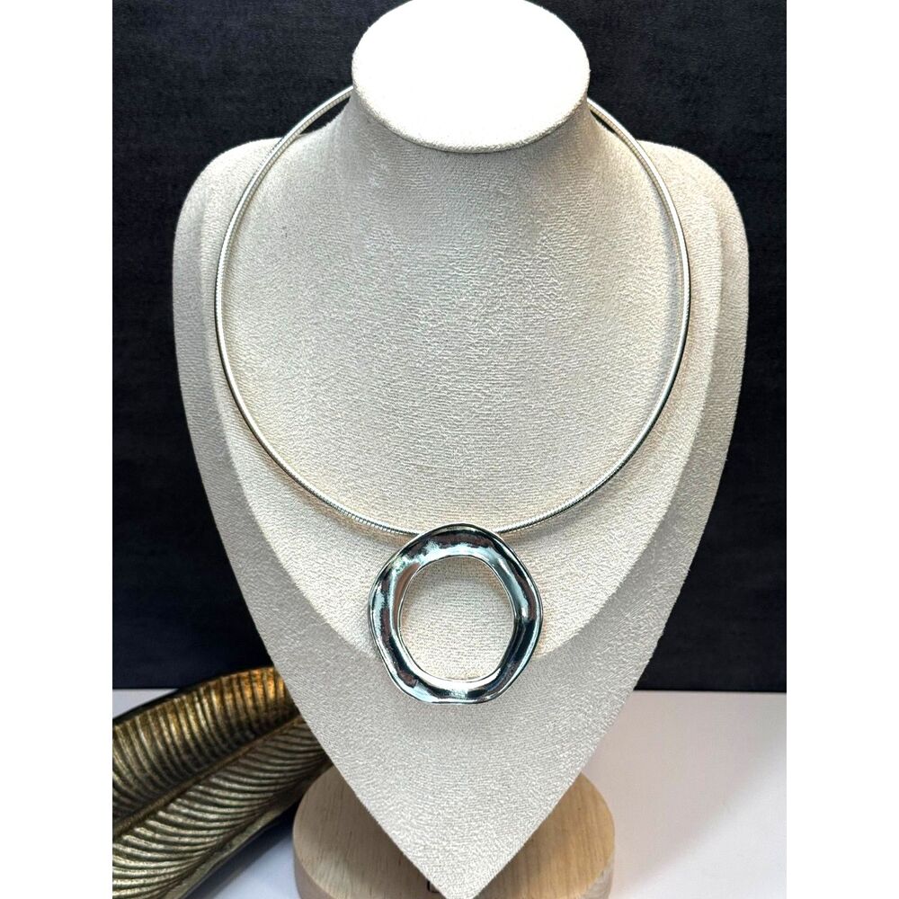 Open Circle Pendant Choker